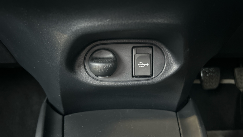 Toyota Yaris 1.5 VVT-i Design 5dr Petrol Hatchback